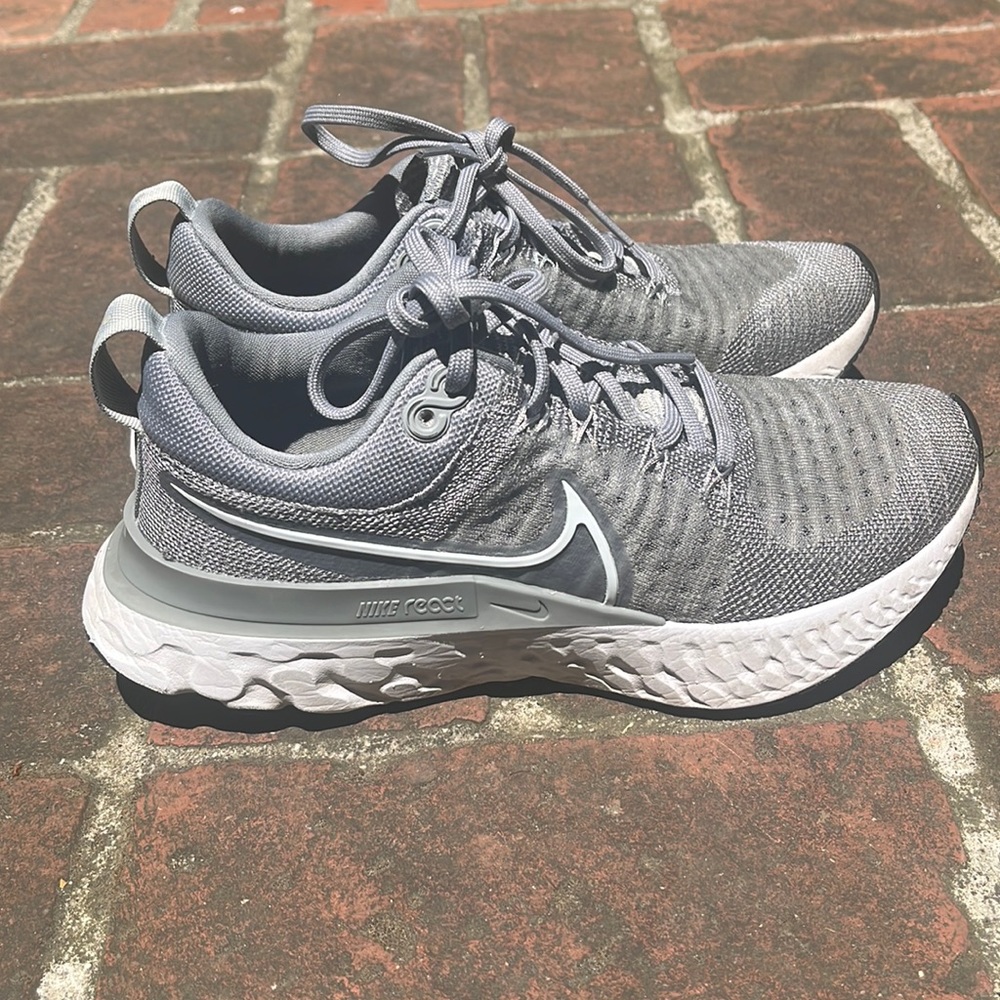 Nike flyknit grey